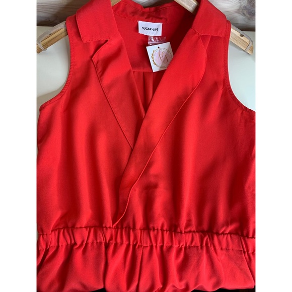 Bright Red Romper with Pockets Collar and V Neck Detaling - Picture 5 of 5